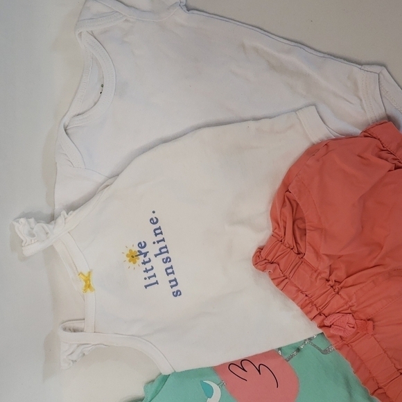 𝅺5/$30 CARTER'S Summer Bundle - Shorts,  t-shirt + 2 Bodysuits - Picture 3 of 6